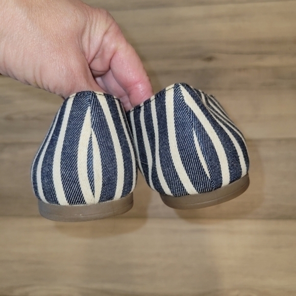 NWOT TALBOTS STRIPED  POINTED TOE FLATS - Picture 5 of 8